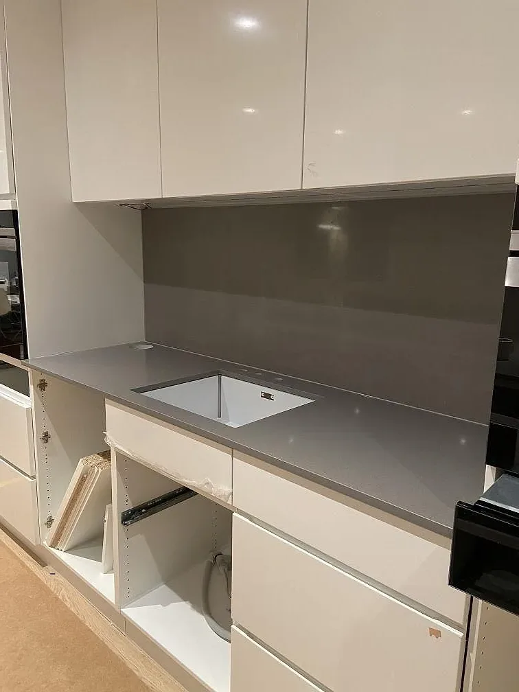 Køkkenbordplade i Silestone Gris Expo, Mölnlycke – billede 3