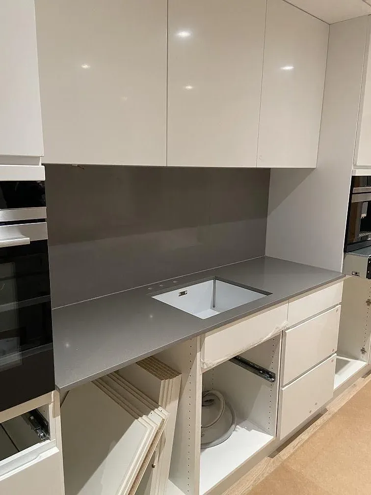Køkkenbordplade i Silestone Gris Expo, Mölnlycke – billede 2