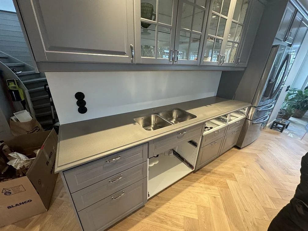 Køkkenbordplade i Silestone Gris Expo, Sölvesborg – billede 3