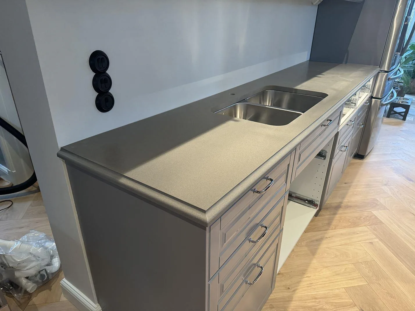 Køkkenbordplade i Silestone Gris Expo, Sölvesborg – billede 2