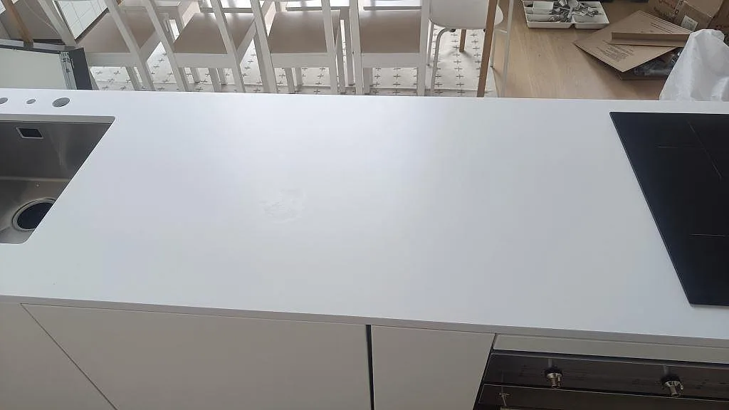 Køkkenbordplade i Silestone Iconic White, Ystad – billede 5