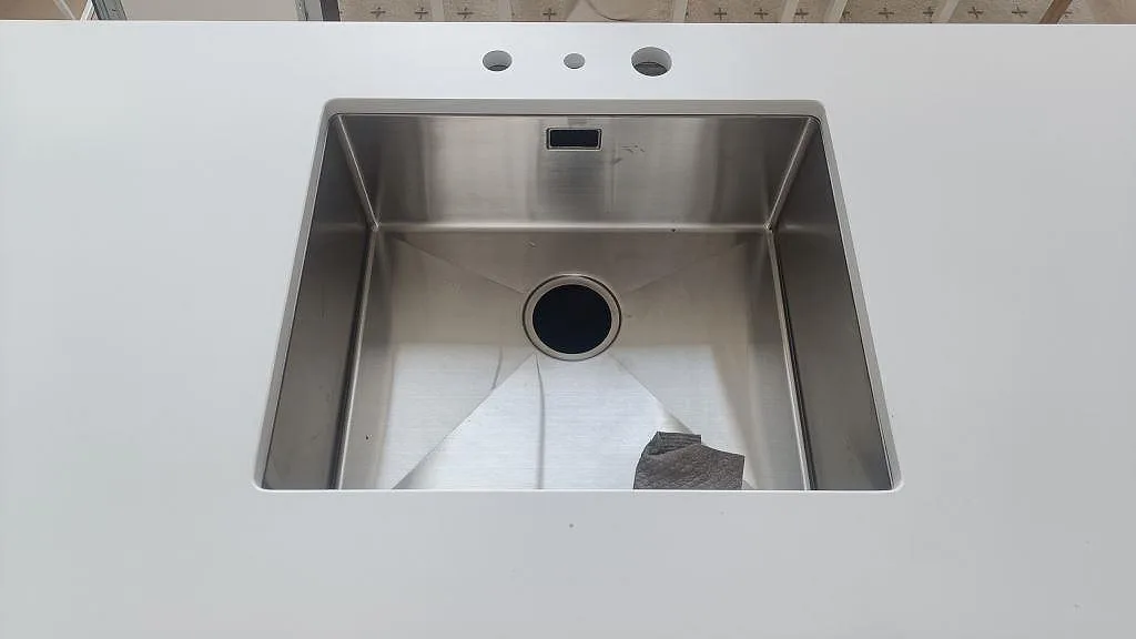 Køkkenbordplade i Silestone Iconic White, Ystad – billede 6