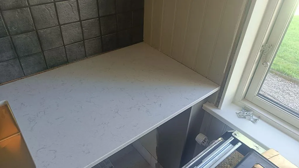 Køkkenbordplade i Silestone Lagoon, Mariestad – billede 4