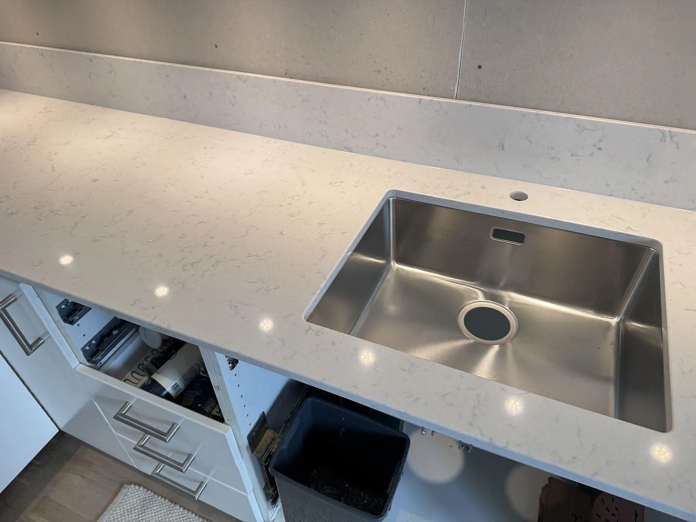 Køkkenbordplade i Silestone Lagoon, Växjö – billede 3