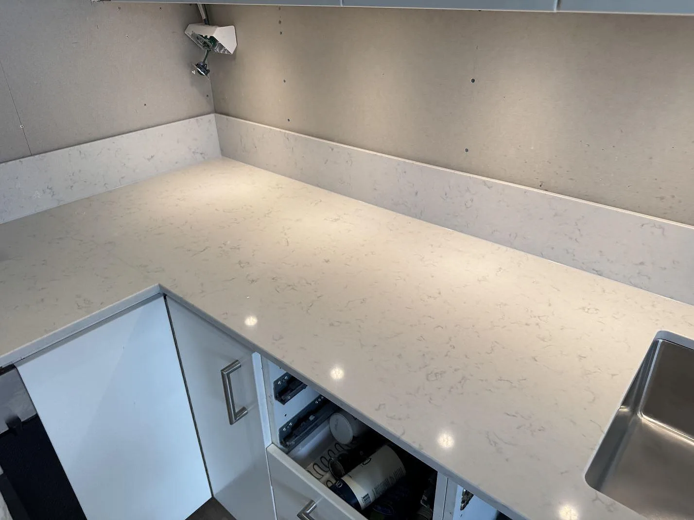 Køkkenbordplade i Silestone Lagoon, Växjö – billede 4