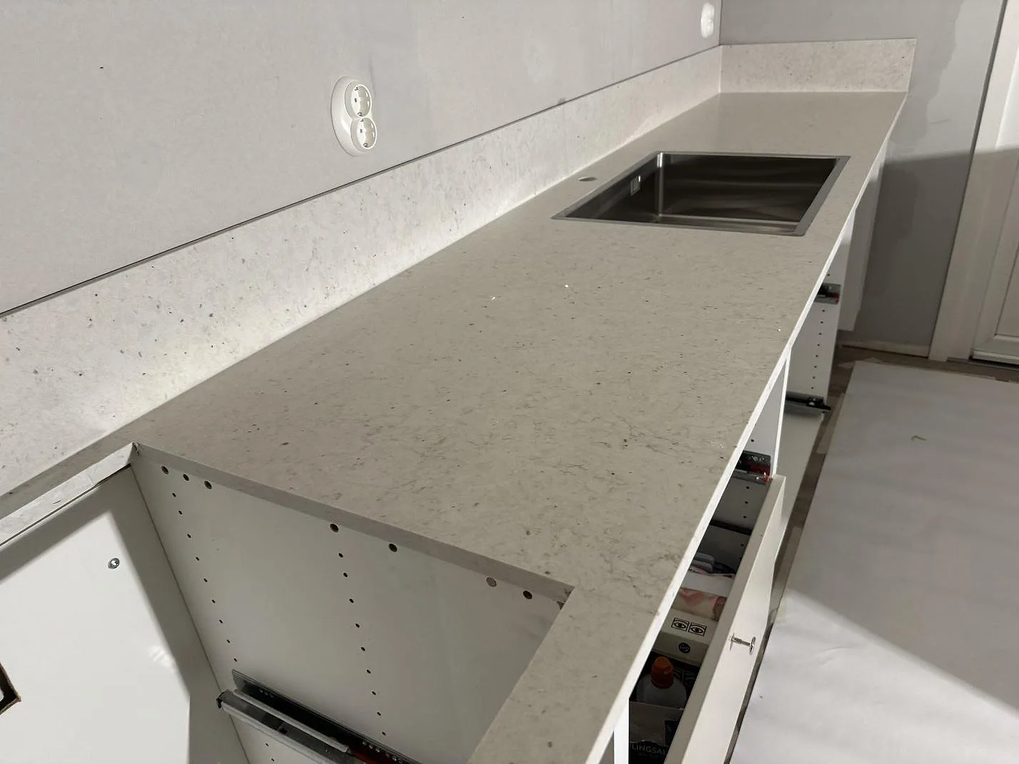 Køkkenbordplade i Silestone Lime Delight, Vetlanda