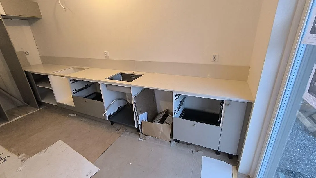 Køkkenbordplade i Silestone Linen Cream, Åkersberga – billede 2