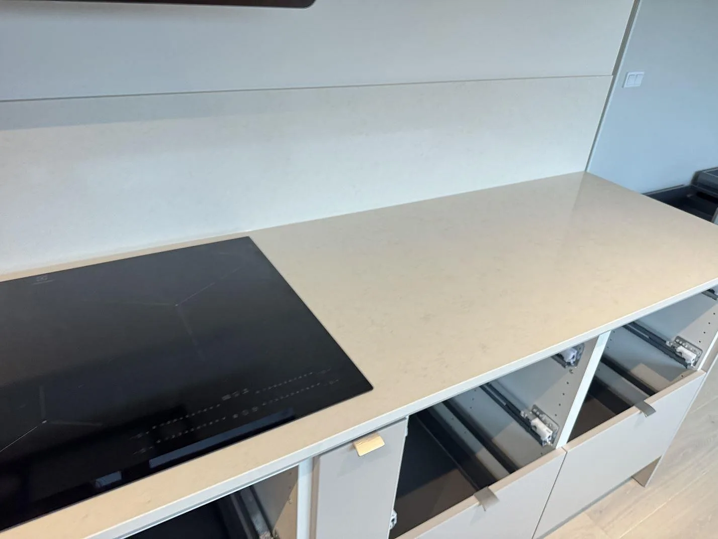 Køkkenbordplade i Silestone Linen Cream, Bunkeflostrand – billede 7