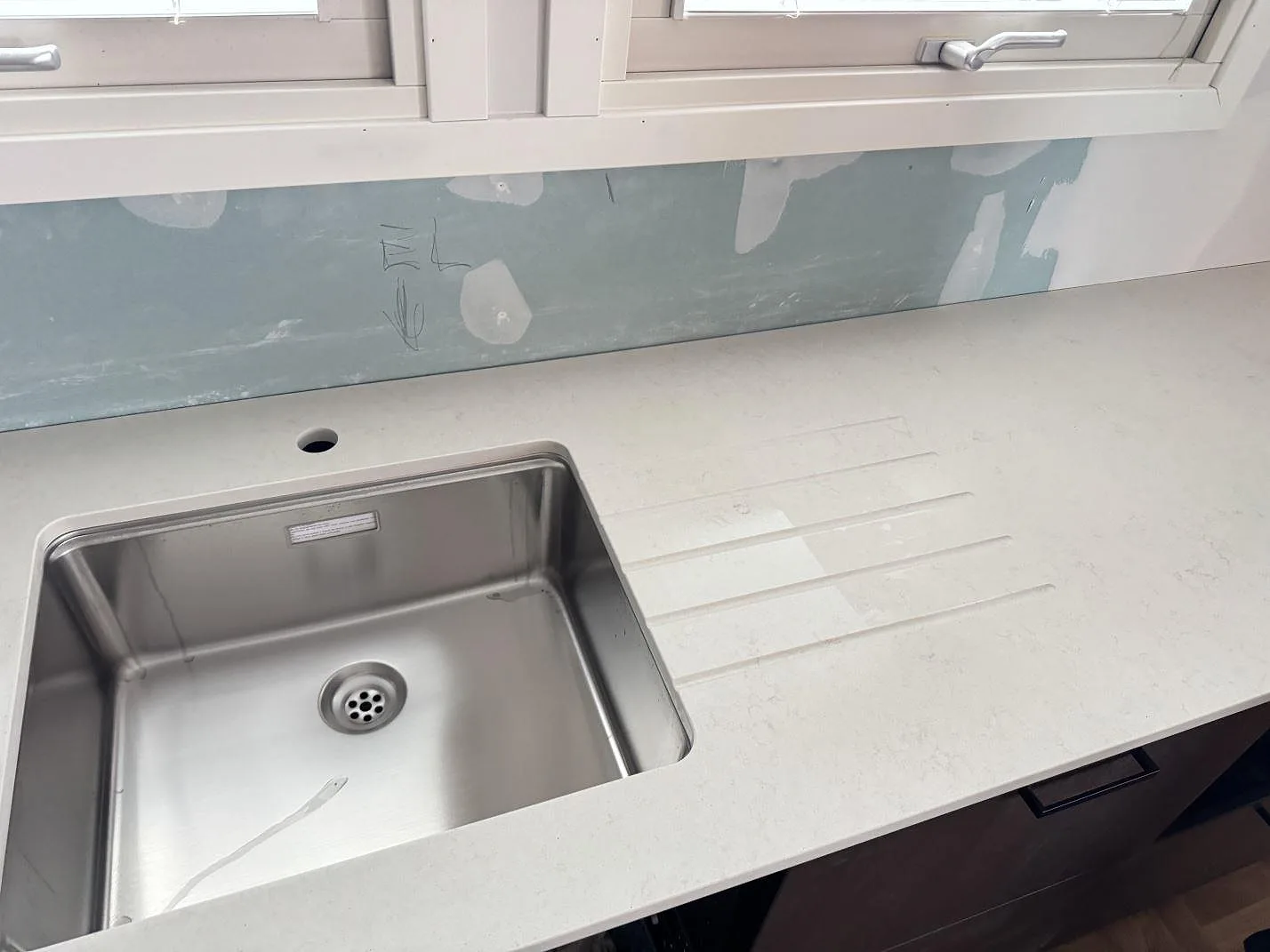 Køkkenbordplade i Silestone Linen Cream, Dalby – billede 2