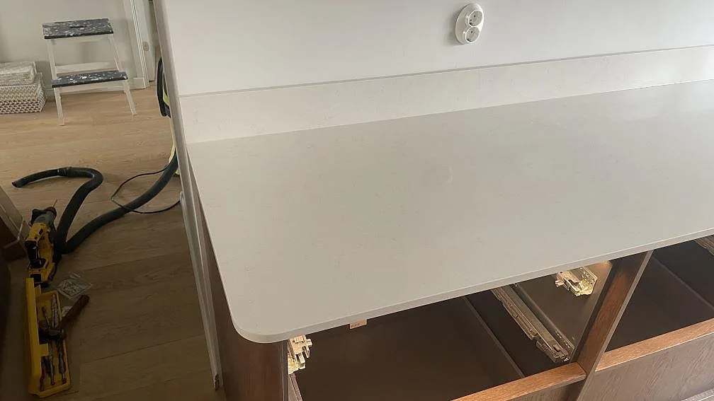 Køkkenbordplade i Silestone Linen Cream, Halmstad – billede 2