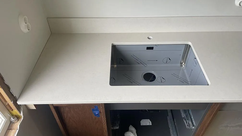 Køkkenbordplade i Silestone Linen Cream, Halmstad – billede 3