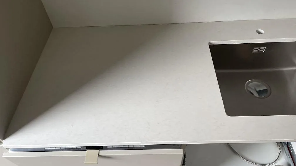 Køkkenbordplade i Silestone Linen Cream, Helsingborg – billede 3