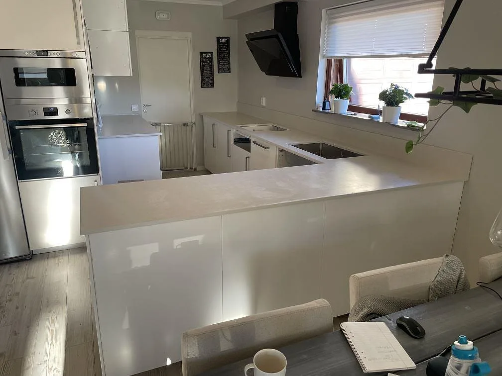 Køkkenbordplade i Silestone Linen Cream, Helsingborg – billede 2