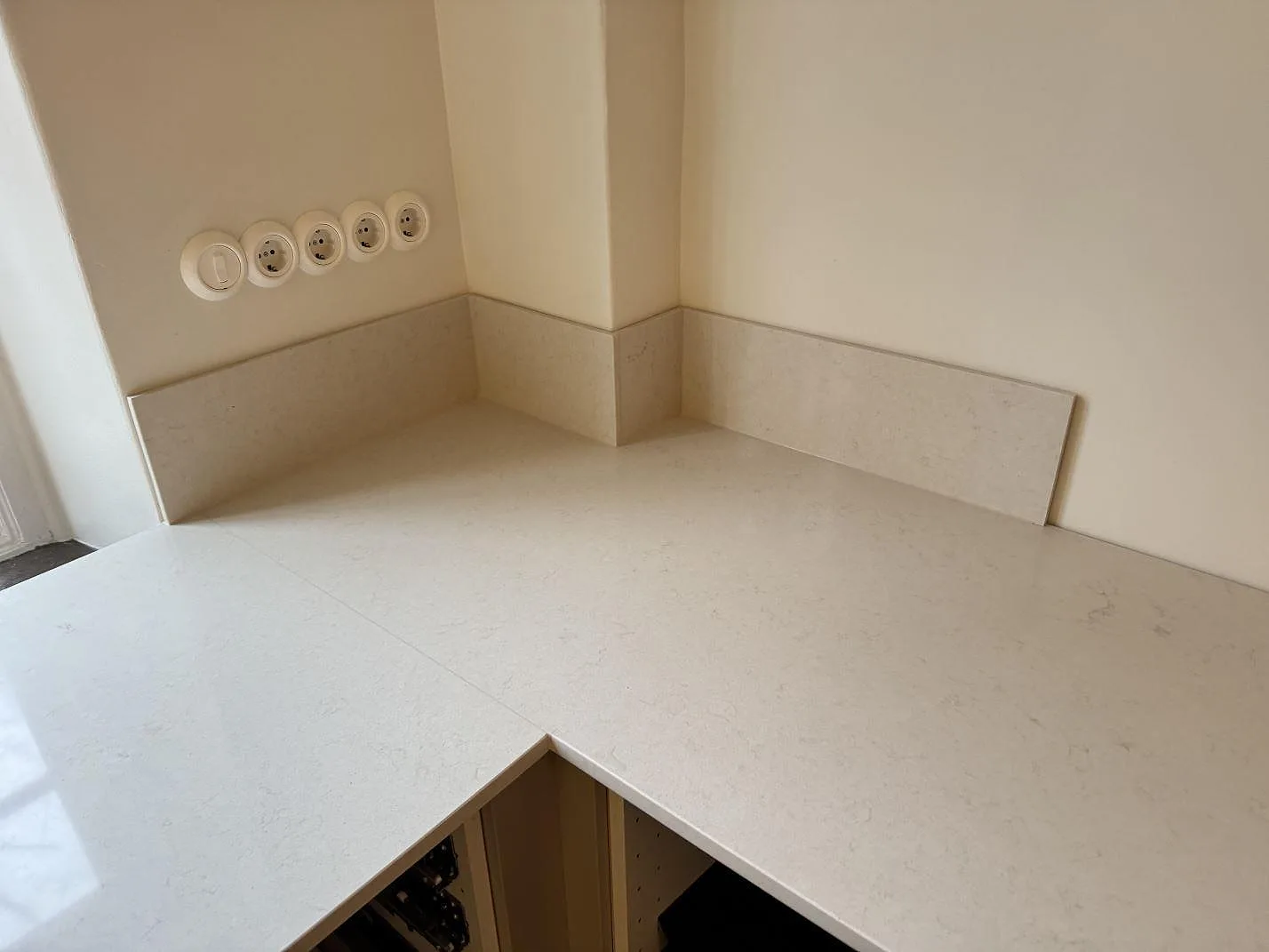 Køkkenbordplade i Silestone Linen Cream, Helsingborg – billede 4
