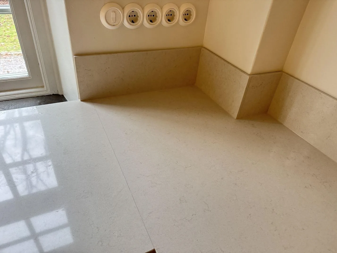 Køkkenbordplade i Silestone Linen Cream, Helsingborg – billede 5