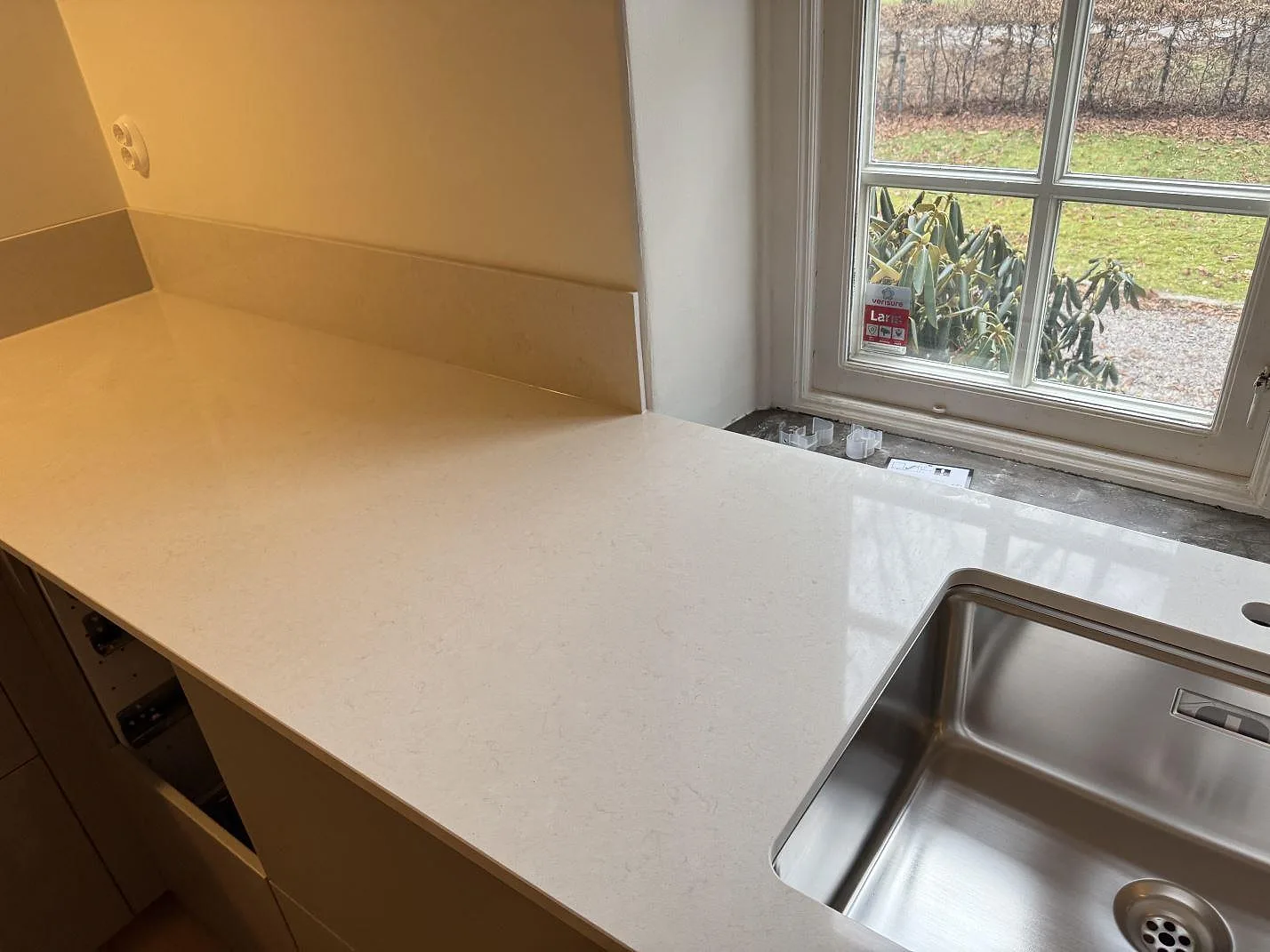 Køkkenbordplade i Silestone Linen Cream, Helsingborg – billede 3