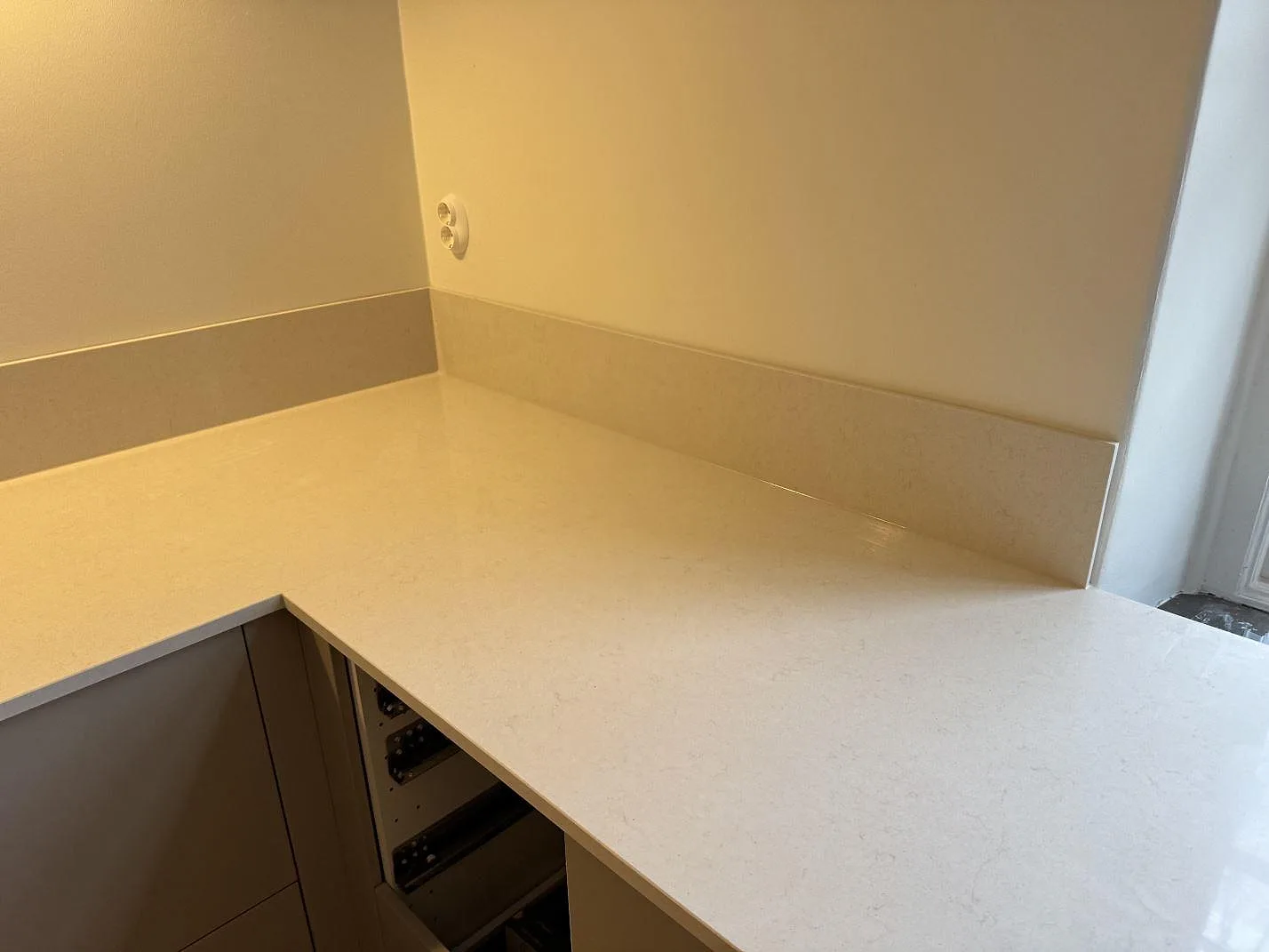 Køkkenbordplade i Silestone Linen Cream, Helsingborg – billede 6