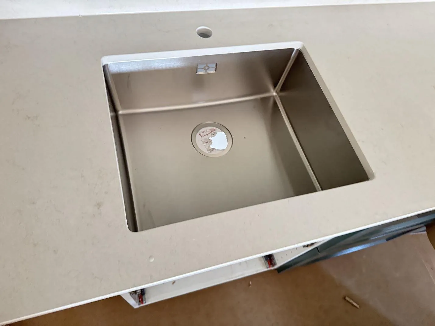 Køkkenbordplade i Silestone Linen Cream, Hjärup – billede 4