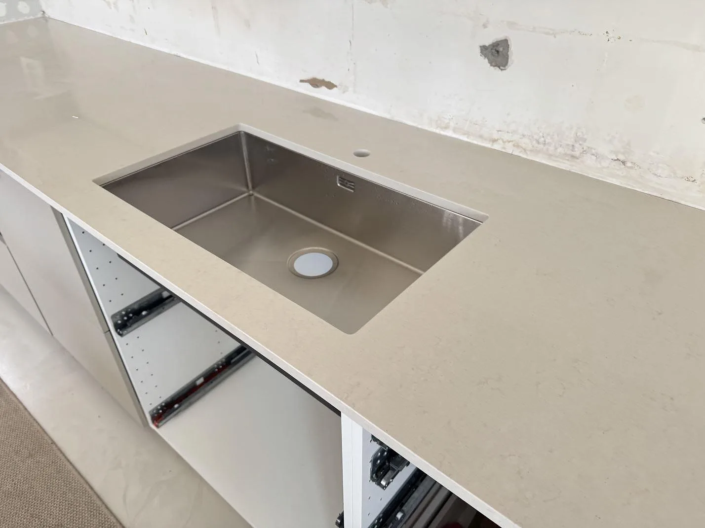 Køkkenbordplade i Silestone Linen Cream, Lomma – billede 4