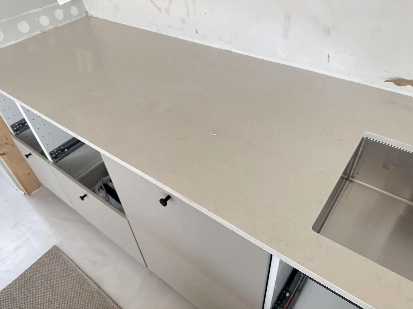 Køkkenbordplade i Silestone Linen Cream, Lomma – billede 5