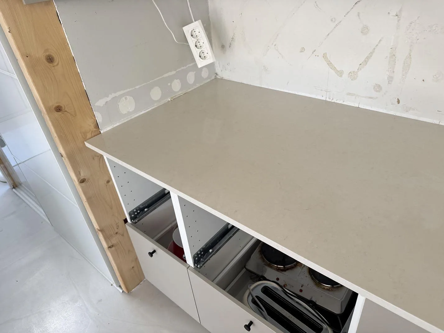 Køkkenbordplade i Silestone Linen Cream, Lomma – billede 6
