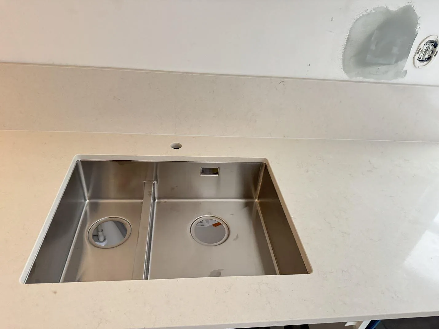 Køkkenbordplade i Silestone Linen Cream, Lund – billede 7