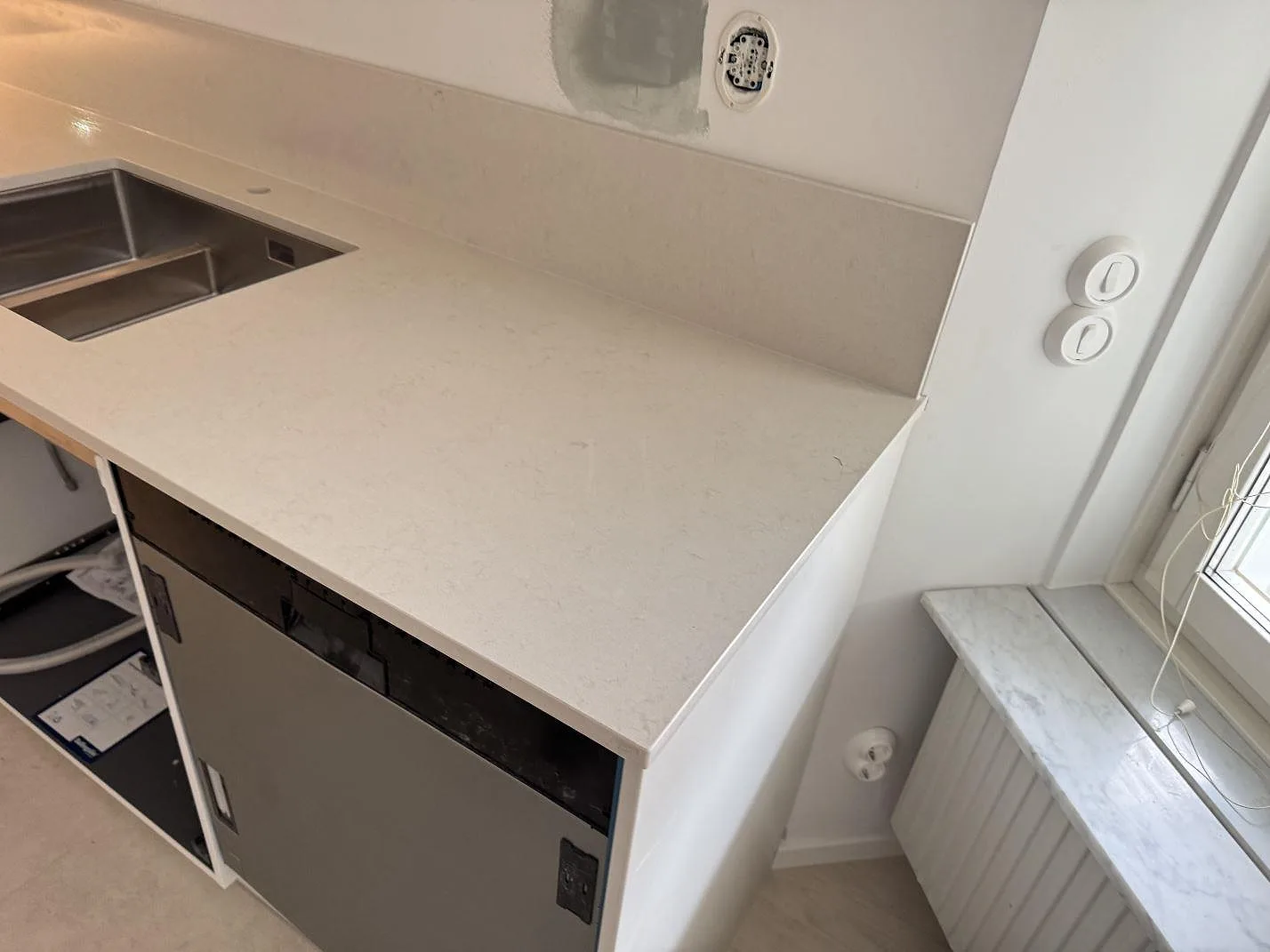 Køkkenbordplade i Silestone Linen Cream, Lund – billede 3