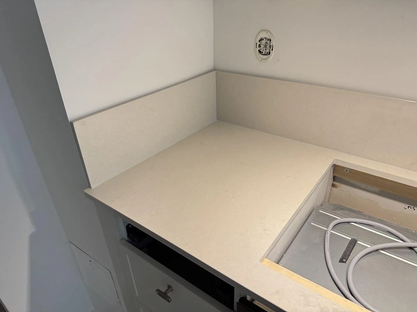 Køkkenbordplade i Silestone Linen Cream, Lund – billede 4
