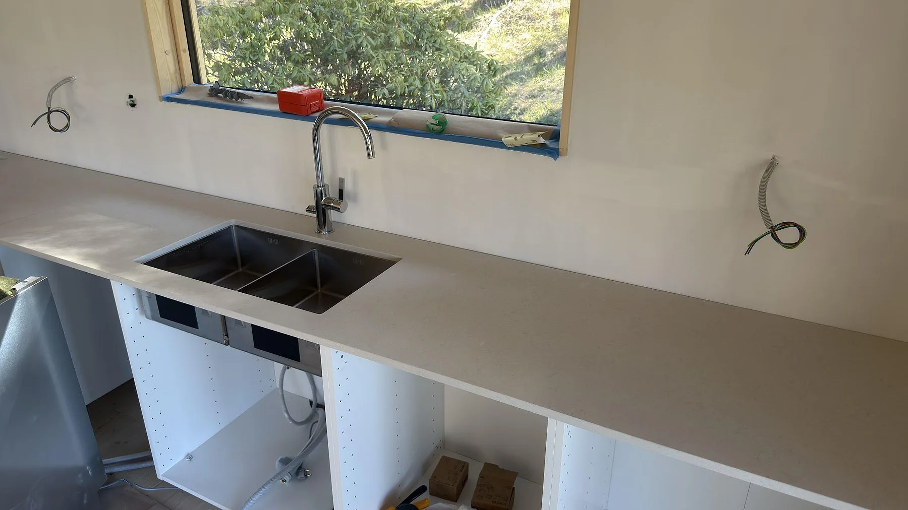 Køkkenbordplade i Silestone Linen Cream, Sorunda – billede 2