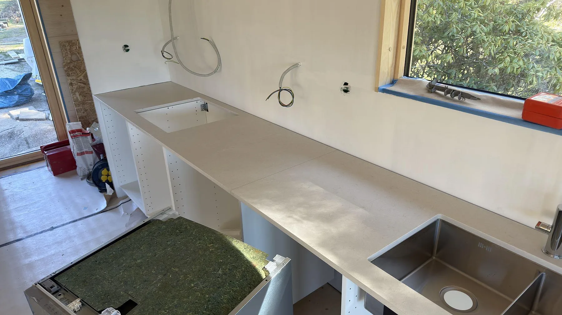 Køkkenbordplade i Silestone Linen Cream, Sorunda – billede 3