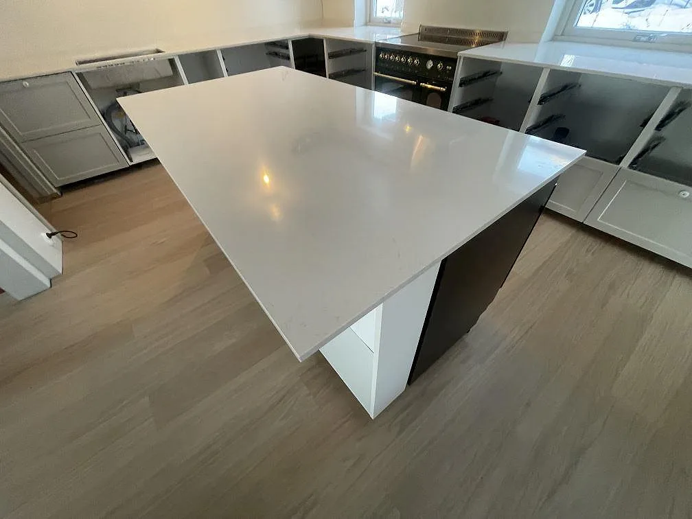 Køkkenbordplade i Silestone Linen Cream, Stockholm – billede 2