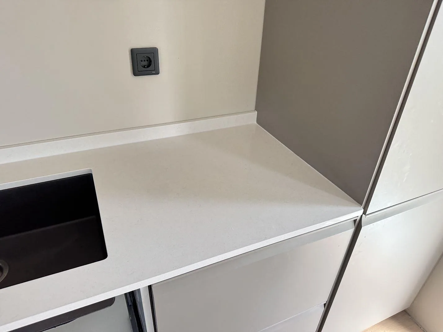 Køkkenbordplade i Silestone Linen Cream, Svedala – billede 5