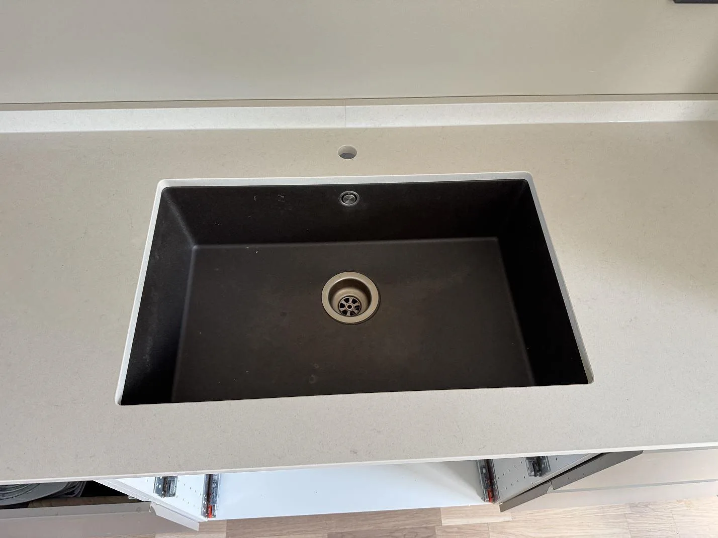 Køkkenbordplade i Silestone Linen Cream, Svedala – billede 3