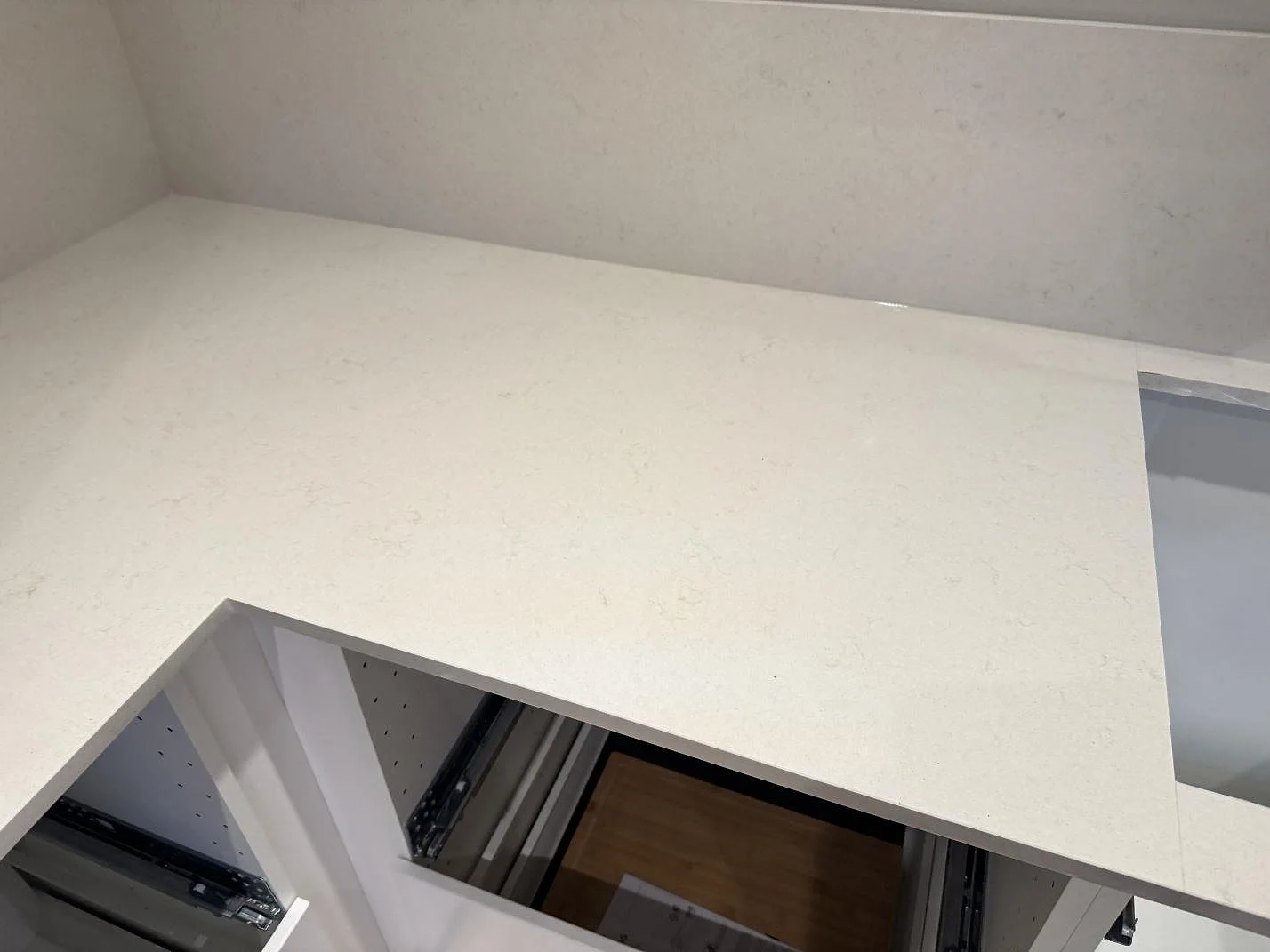 Køkkenbordplade i Silestone Linen Cream, Svedala – billede 3