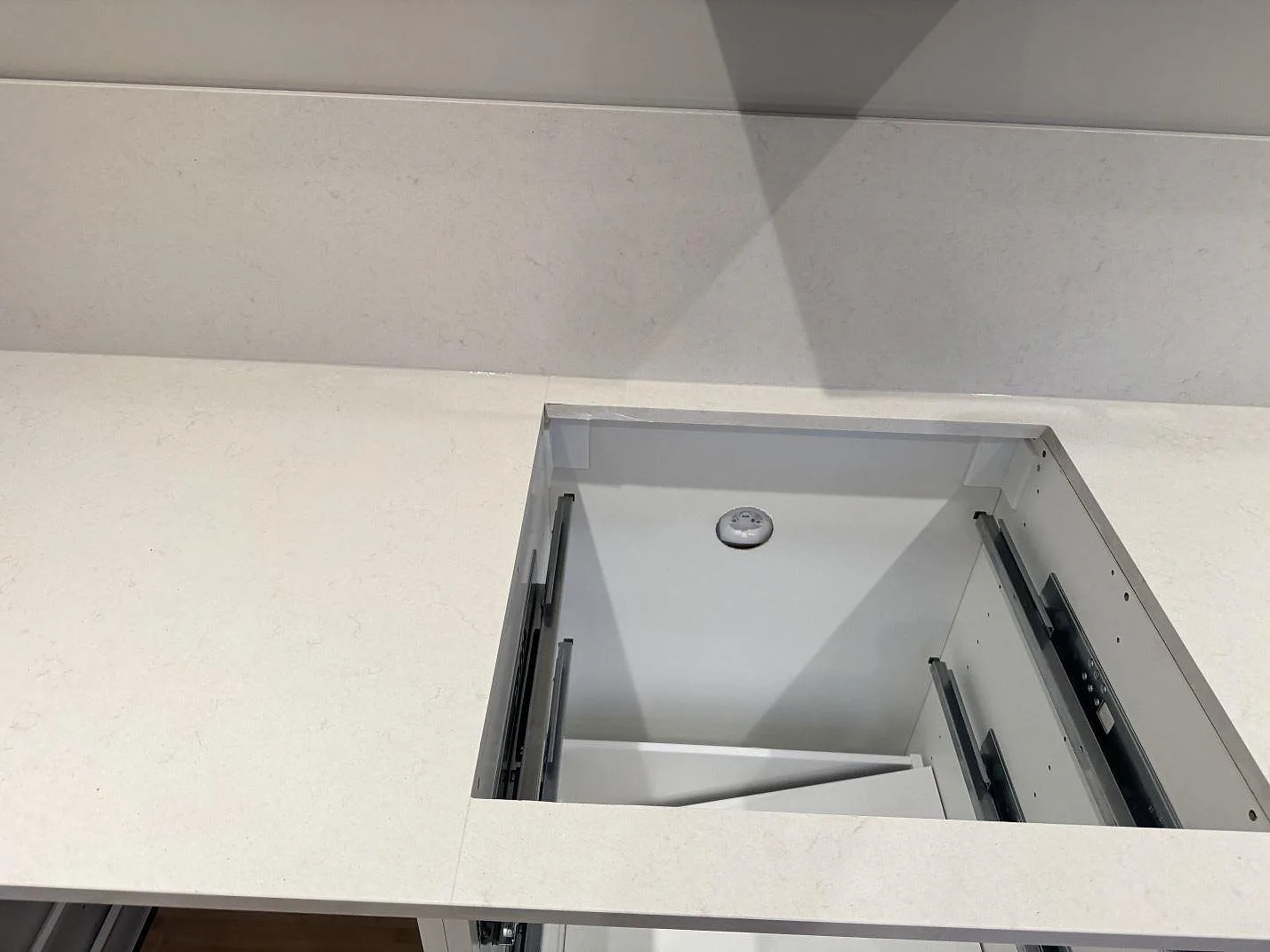 Køkkenbordplade i Silestone Linen Cream, Svedala – billede 4
