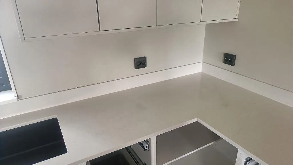 Køkkenbordplade i Silestone Linen Cream, Tågarp – billede 4