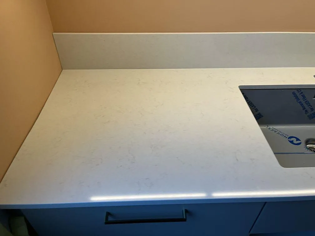Køkkenbordplade i Silestone Linen Cream, Täby – billede 3