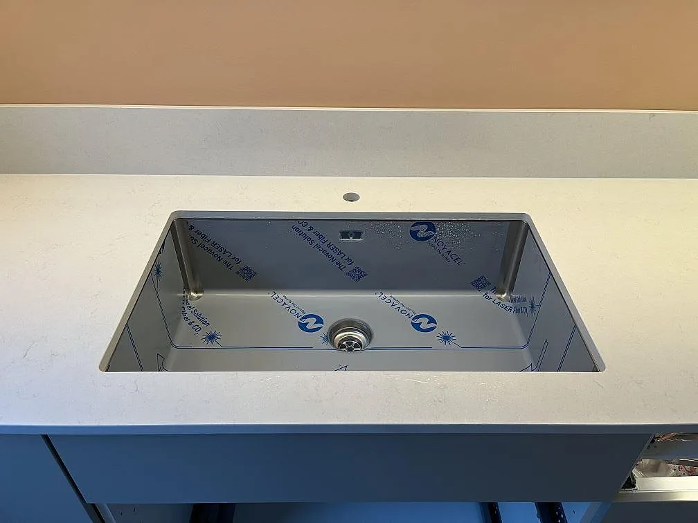 Køkkenbordplade i Silestone Linen Cream, Täby – billede 2