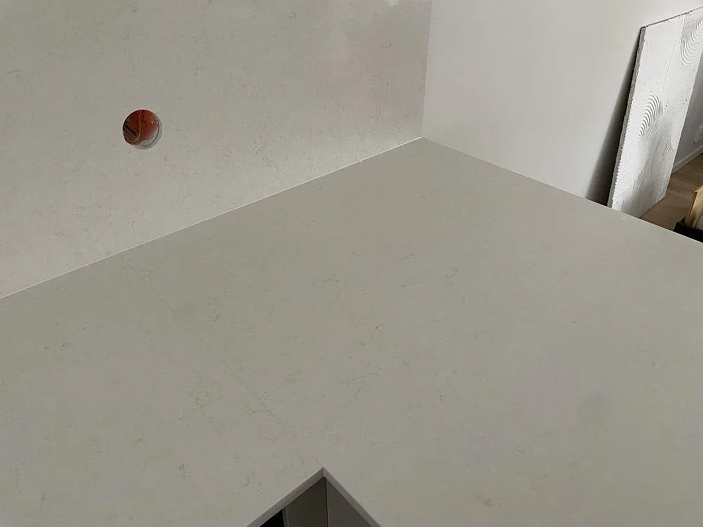 Køkkenbordplade i Silestone Linen Cream, Tumba – billede 5