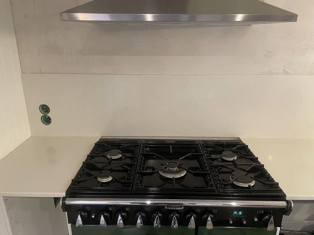 Køkkenbordplade i Silestone Linen Cream, Värmdö – billede 4