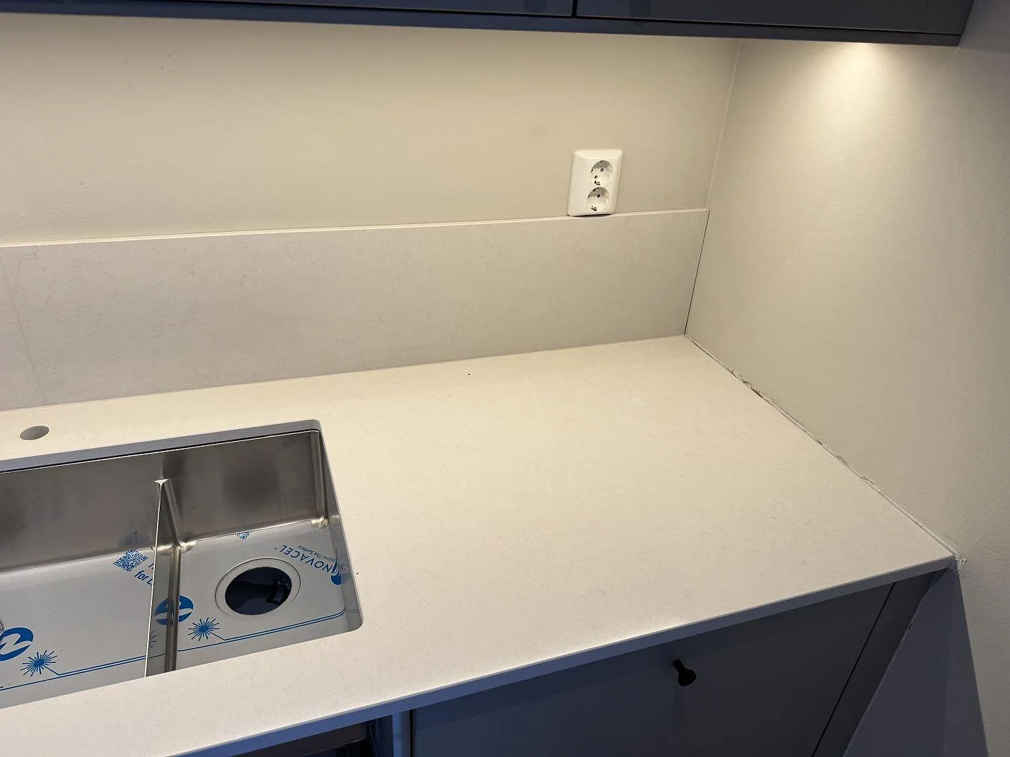 Køkkenbordplade i Silestone Linen Cream, Växjö – billede 3