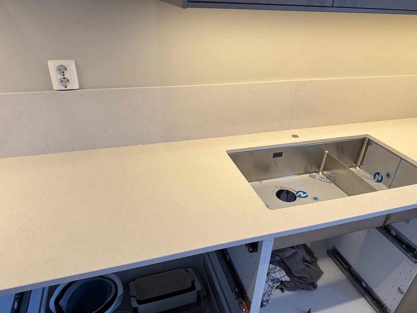 Køkkenbordplade i Silestone Linen Cream, Växjö – billede 4