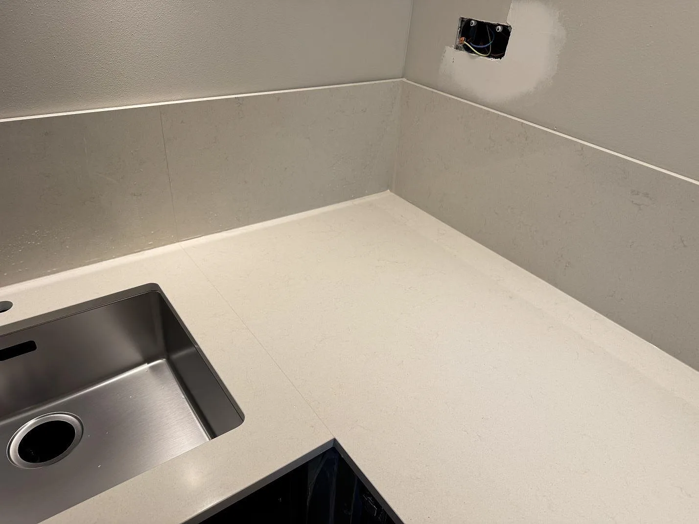 Køkkenbordplade i Silestone Linen Cream, Veberöd – billede 4