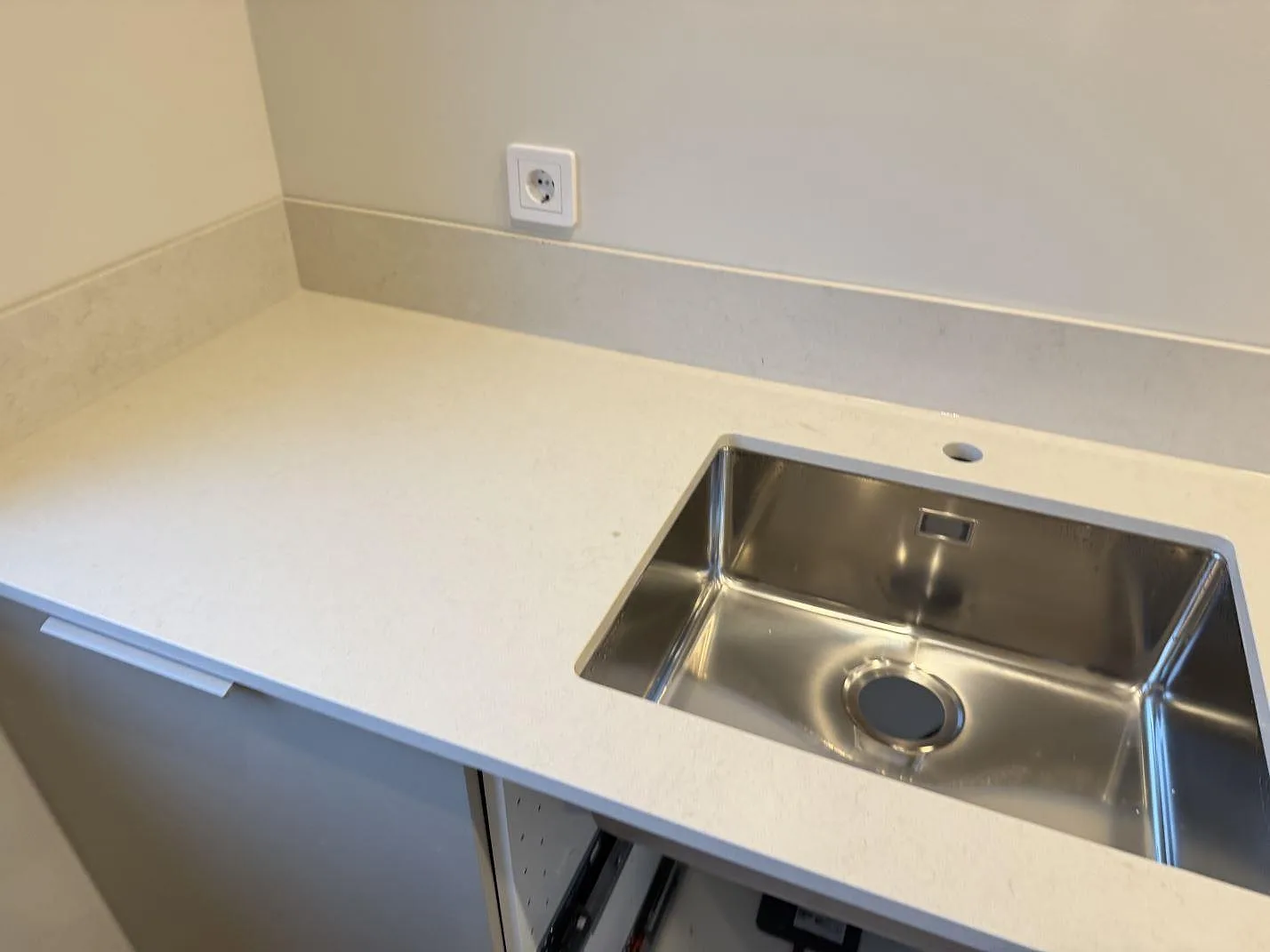 Køkkenbordplade i Silestone Linen Cream, Vintrie – billede 3