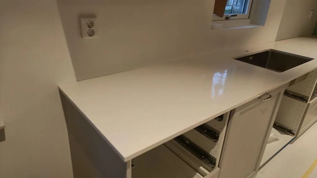 Køkkenbordplade i Silestone Miami Vena, Höllviken – billede 2
