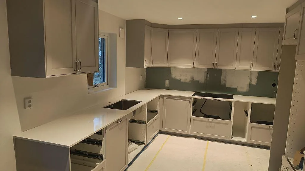 Køkkenbordplade i Silestone Miami Vena, Höllviken