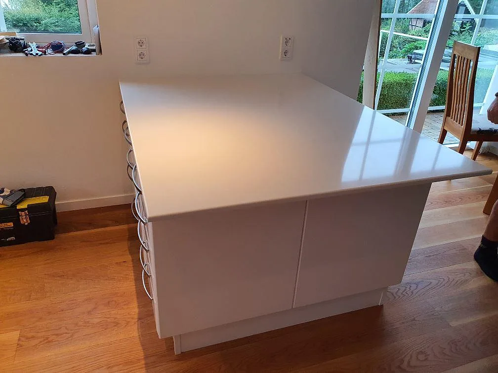 Køkkenbordplade i Silestone Miami White, Båstad – billede 5