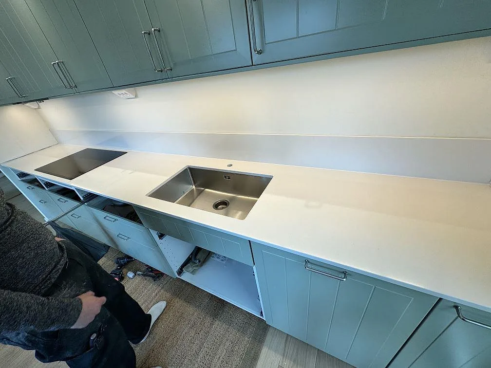 Køkkenbordplade i Silestone Miami White, Bunkeflostrand