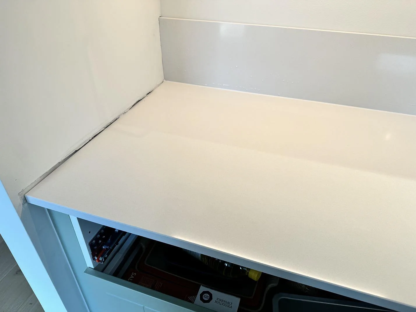 Køkkenbordplade i Silestone Miami White, Bunkeflostrand – billede 7