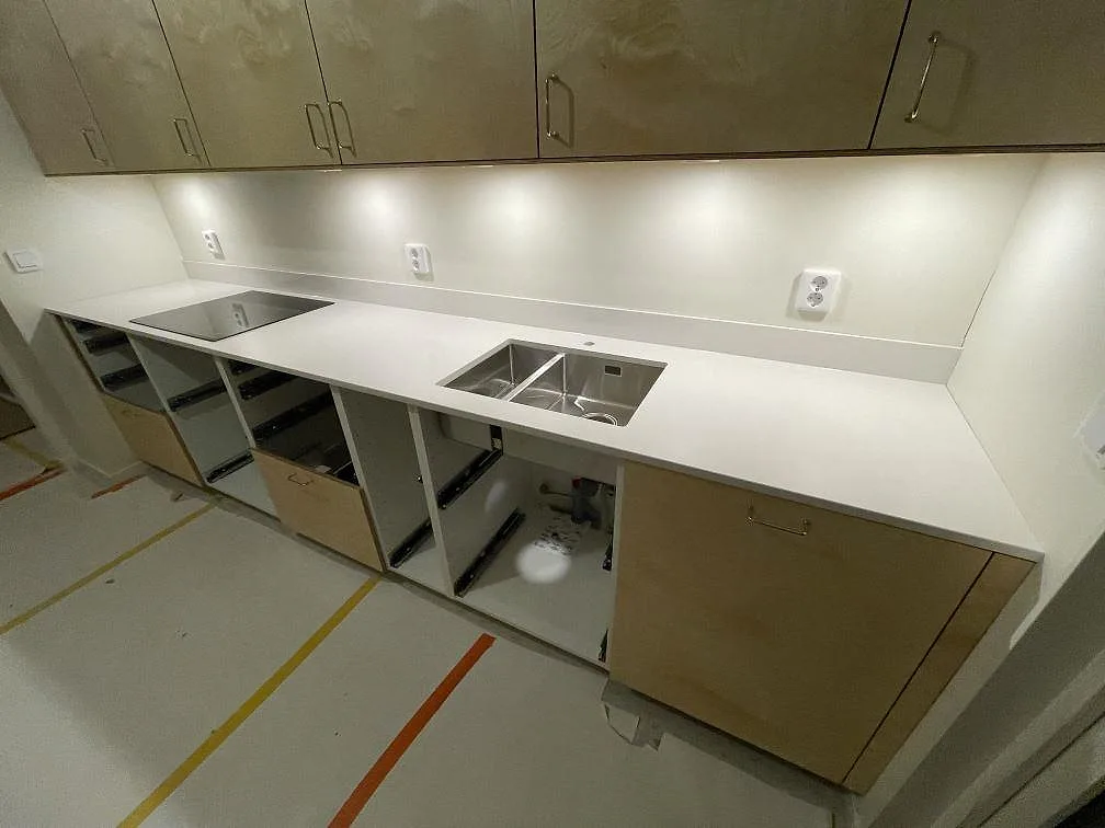 Køkkenbordplade i Silestone Miami White, Göteborg